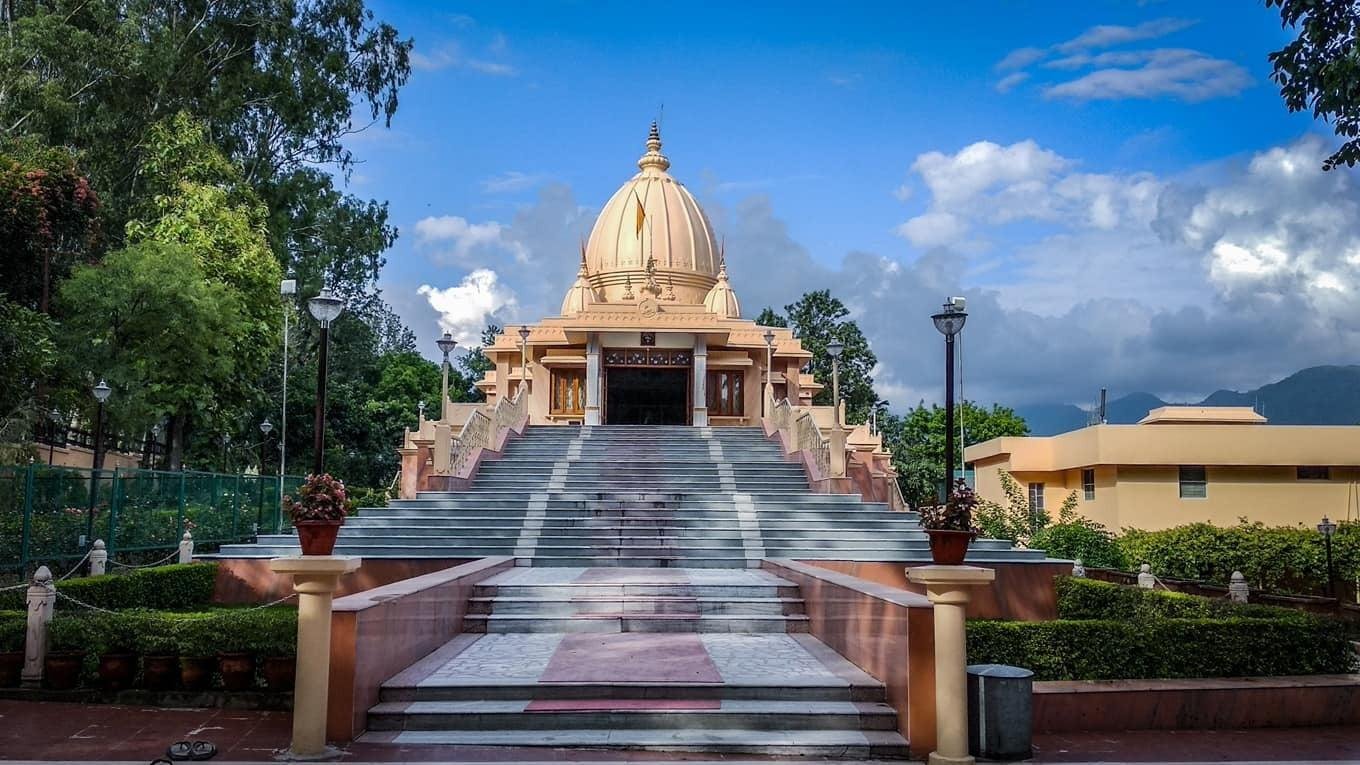 Rishikesh spiritual area and local temple